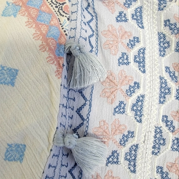 AMERICAN EAGLE | BOHO WITH TASSEL MIX PRINT BLOUSE - Picture 5 of 5